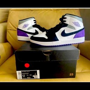 Air Jordan 1 Mid SE varsity purple
